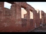 01531 ostia - regio ii - insula vi - casa del soffitto dipinto (ii,vi,5-6) - via della fontana - fenster zu raum (5) - 01-2024.jpg